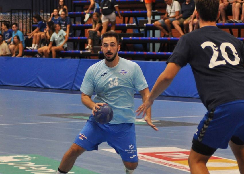 Nacho Valles durante el choque ante el Eón Alicante