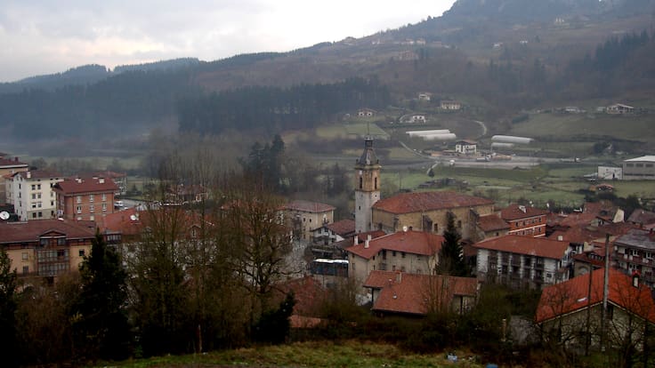 Pérez de Anuzita, alcalde de Areatza: "Caminar casi dos kilómetros para una consulta es un impedimento grave"