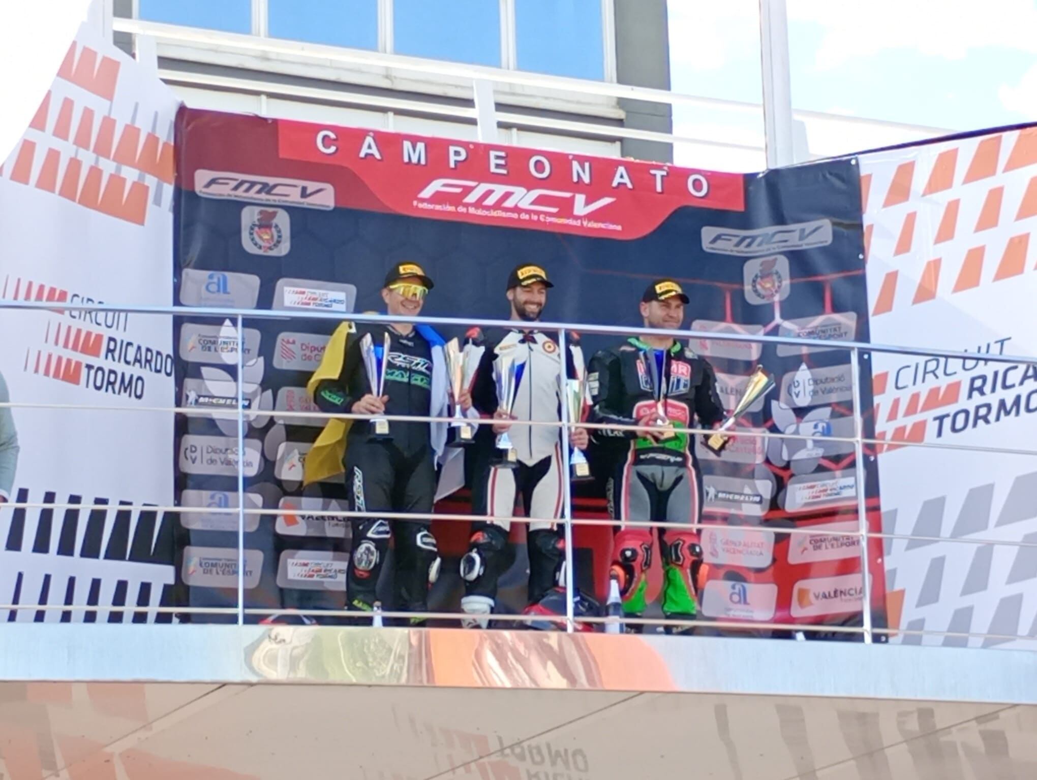 Lorien Oliva en el podio en el Circuito Ricardo Tormo