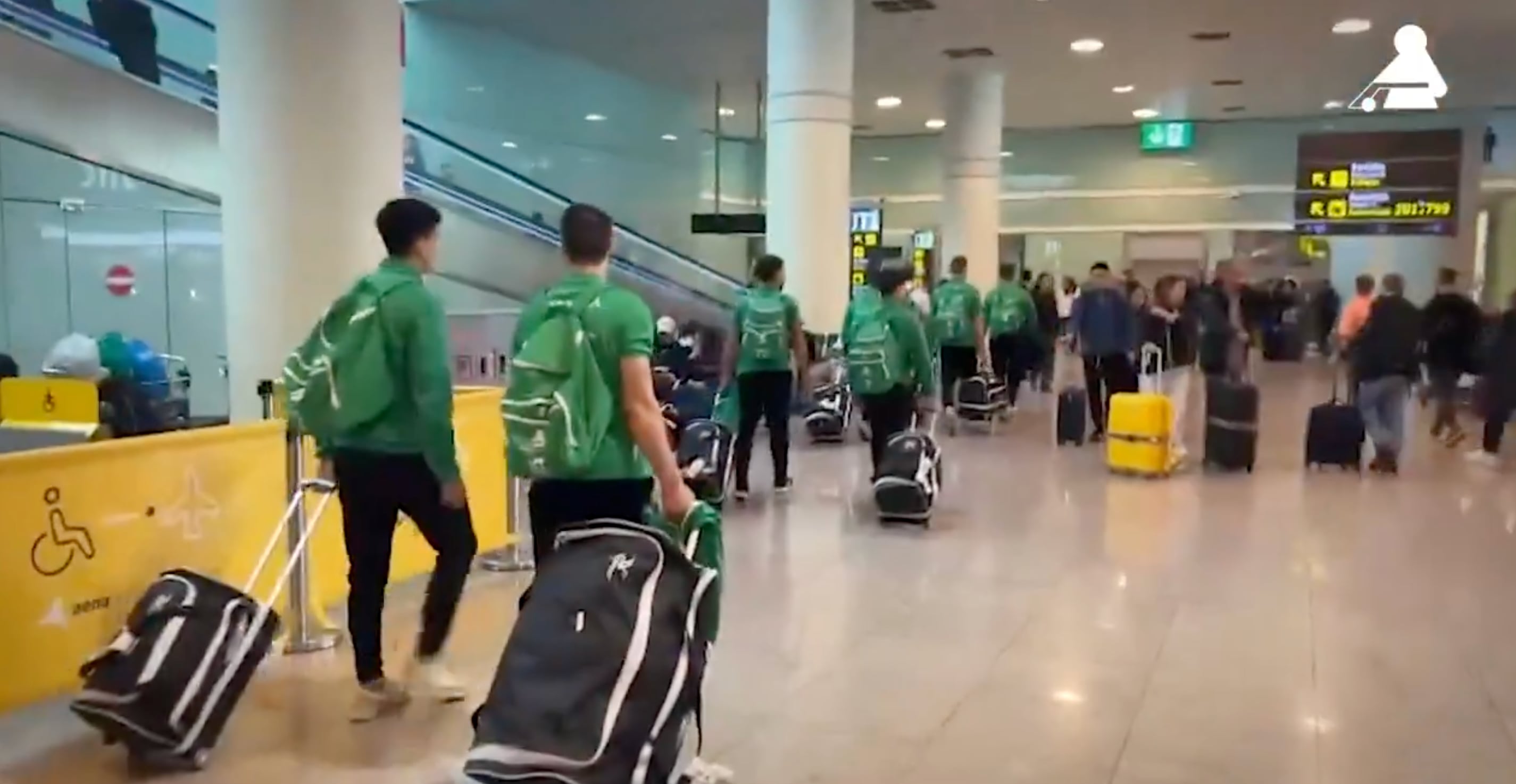 La plantilla del Liceo, atrapada en el aeropuerto de Barcelona 