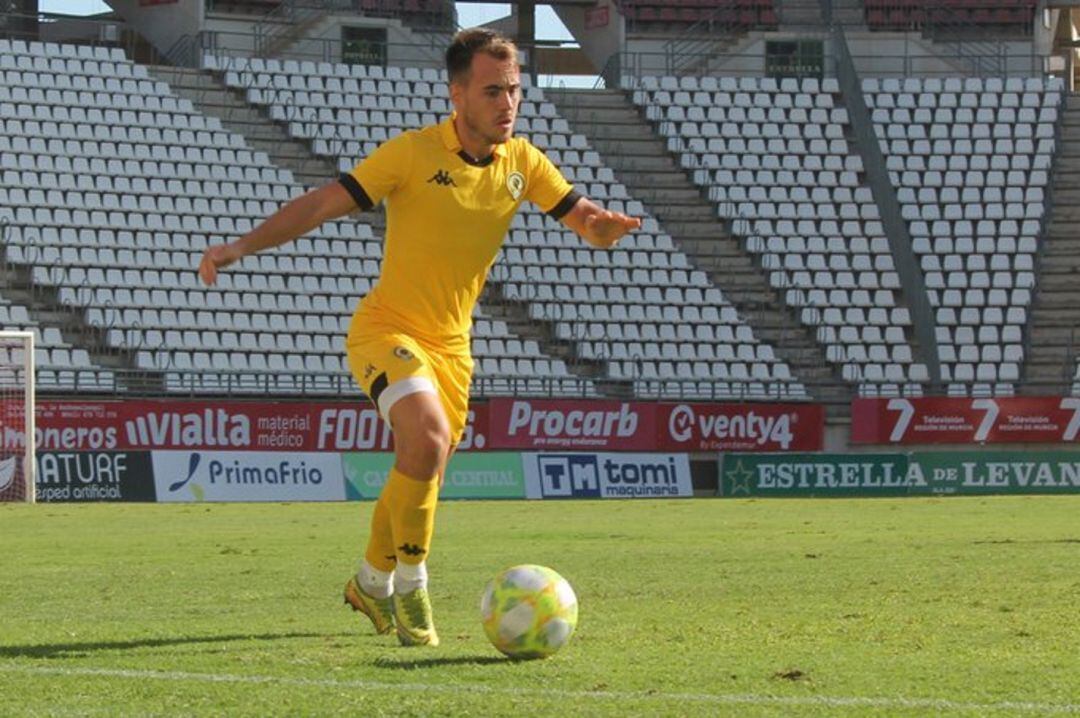 Víctor Olmedo, con la camiseta del Hércules CF