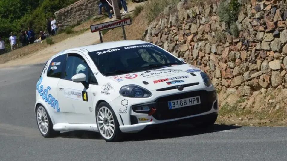 David López Tomico, durante una prueba con su Abarth Punto