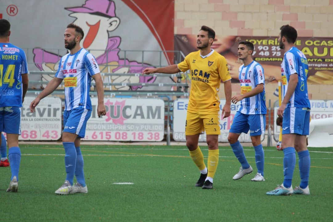 Imagen del partido entre el Villarrubia y el UCAM