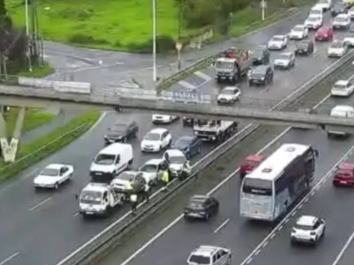 Otro choque en cadena de cinco coches colapsa los accesos a A Coruña