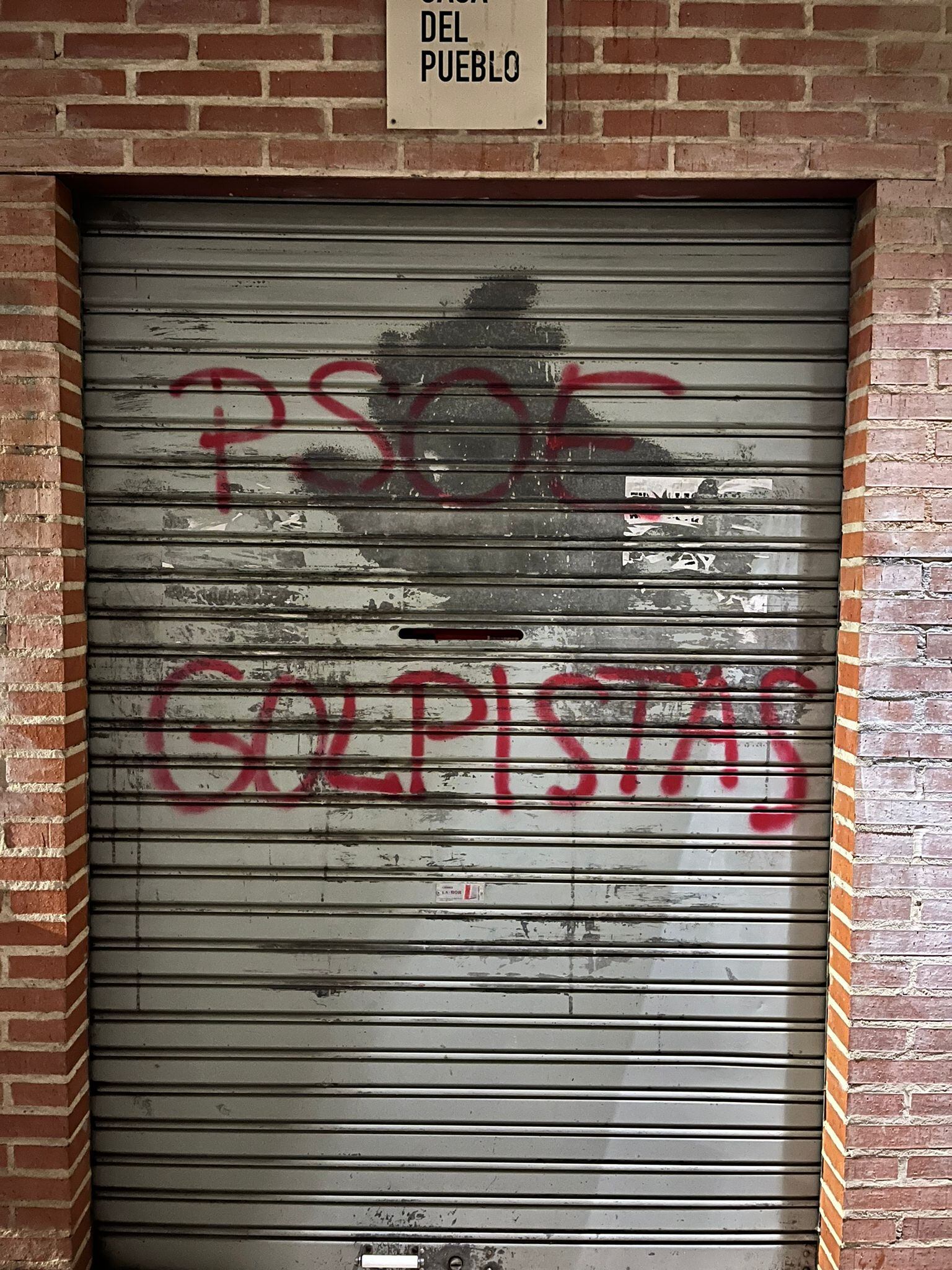 Ataque vandálico contra la sede del PSOE en Laguna de Duero