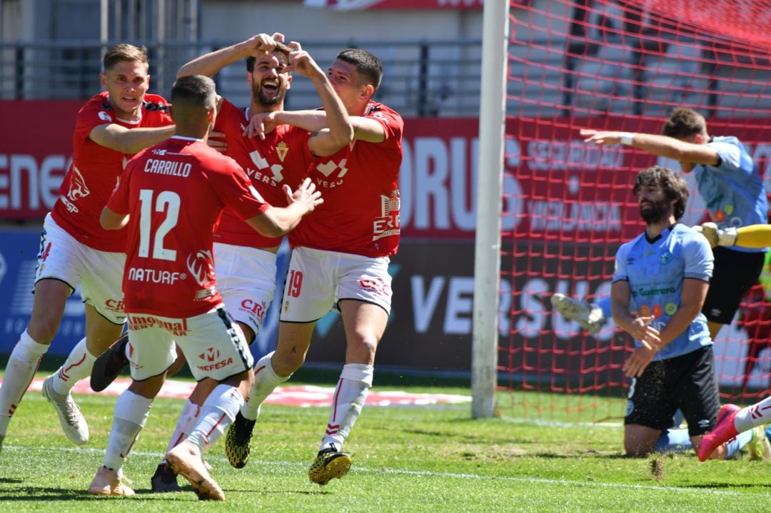 Mario Abenza celebra su gol ante El Ejido