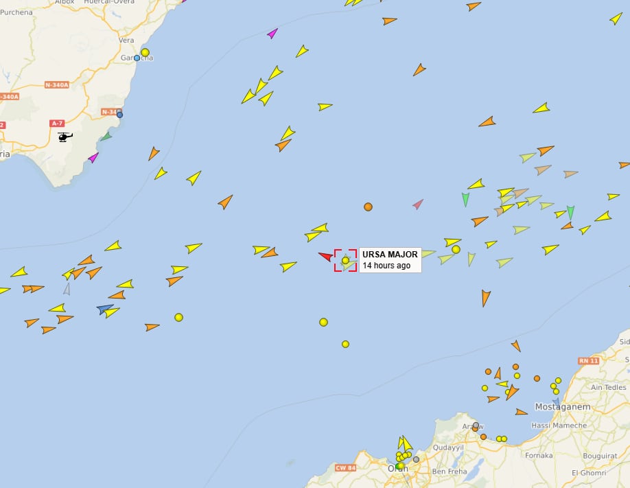 Posición del &quot;Ursa Major&quot; entre la costa de España, en la esquina superior izquierda, y la de Argelia, en la inferior derecha