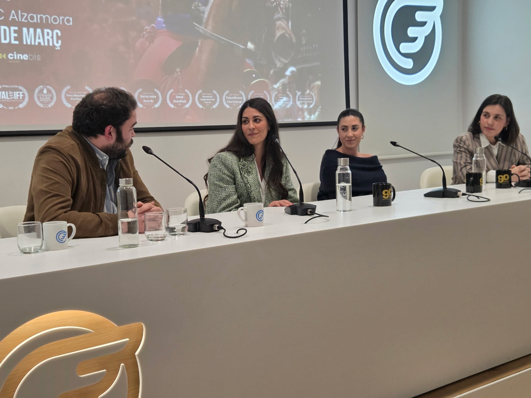 Arnau Cortés, Mireya Sánchez, Clara Ferrándiz y Laura Botta, durante la charla sobre el documental
