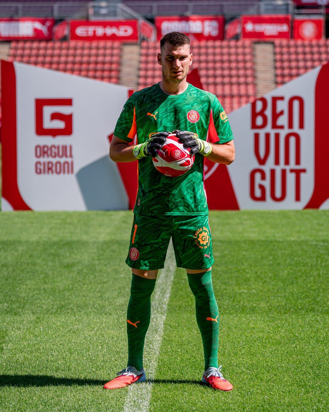 Livakovic, a la seva presentació amb el Girona.