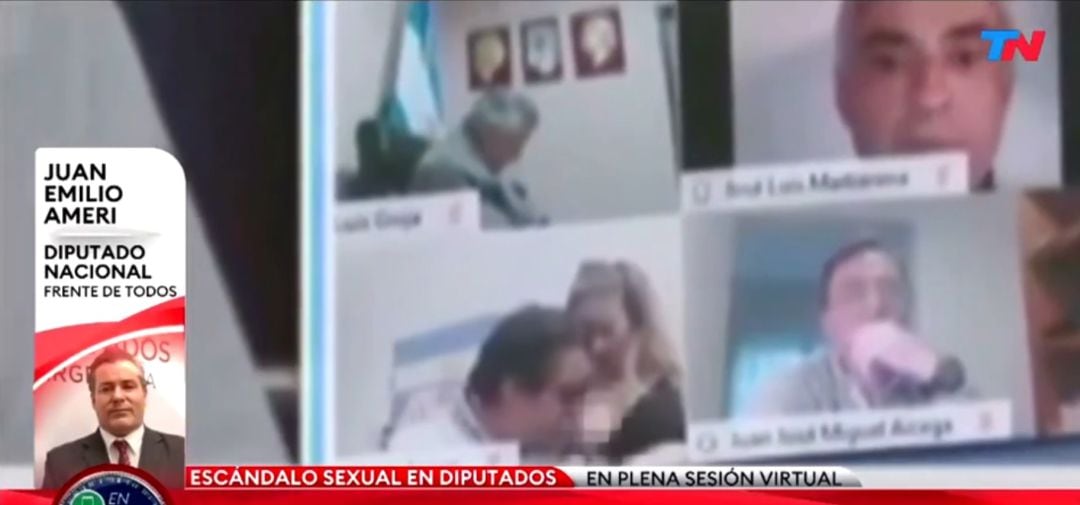 El momento en el que el diputado besaba el pecho de su mujer