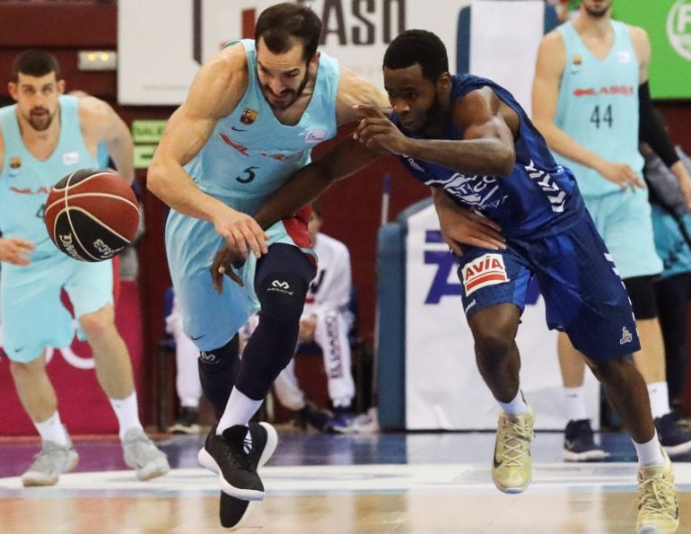 Kenny Chery, el mejor del GBC, disputa un balón con Pau Ribas