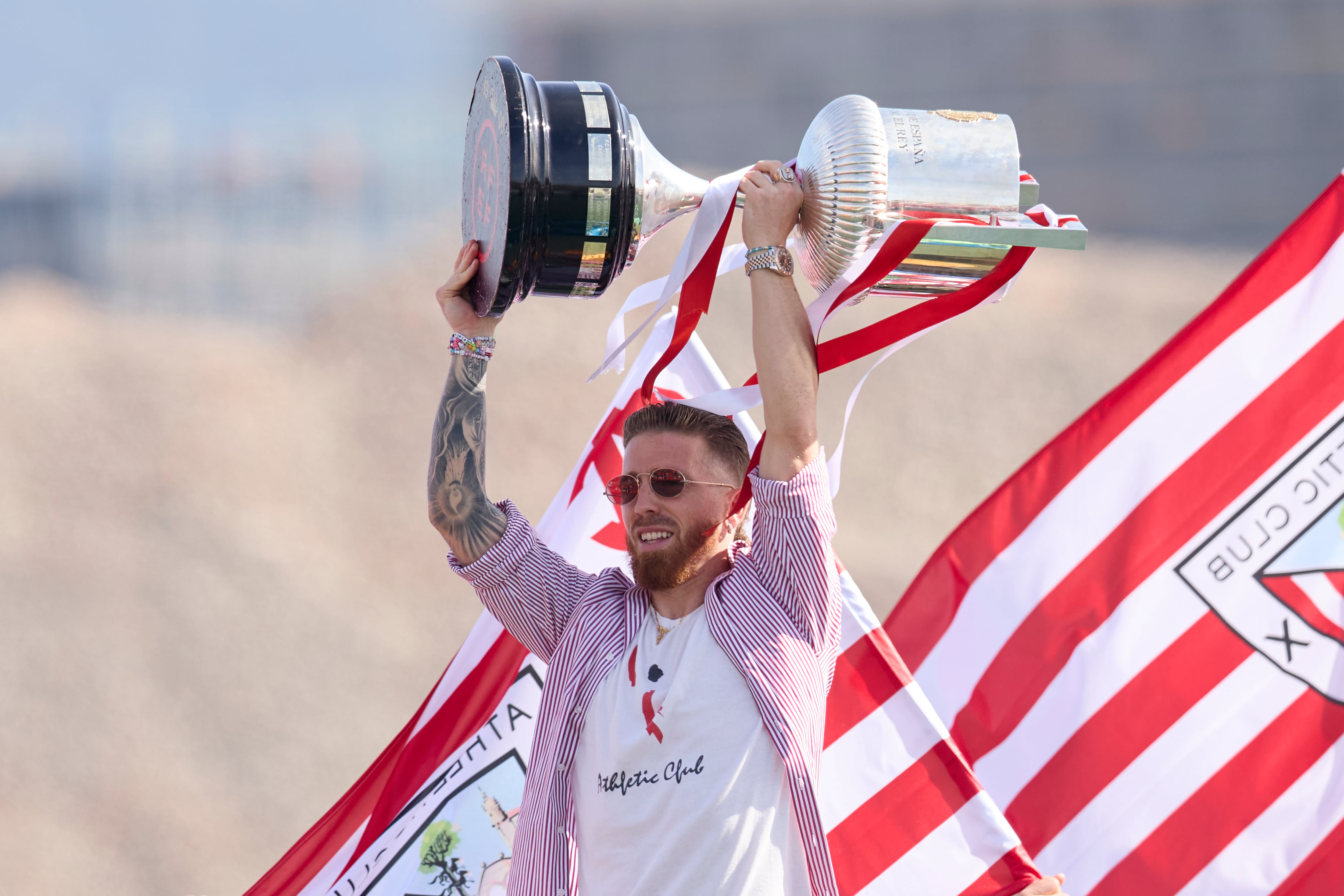 Iker Muniain celebra el triunfo de la Copa del Rey con el Athletic Club