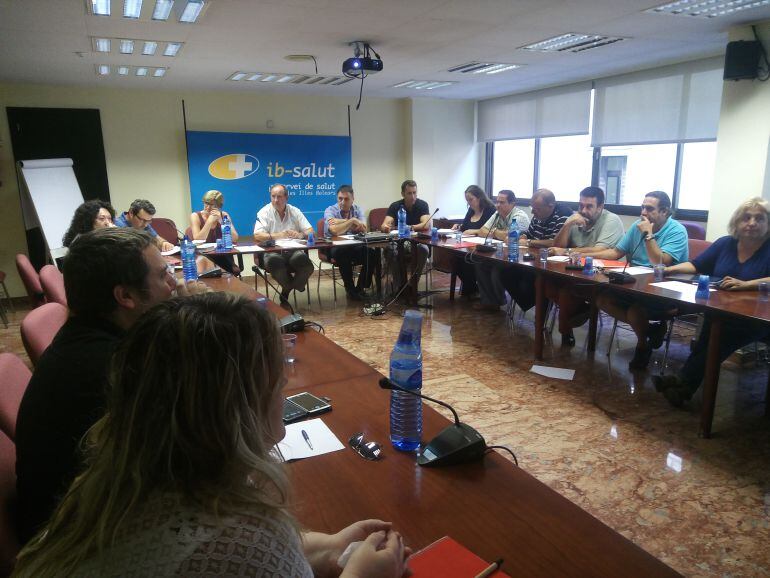 Reunión entre IbSalud y sindicatos