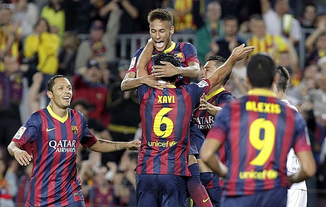 Neymar celebra su gol ante el Valladolid con sus compañeros