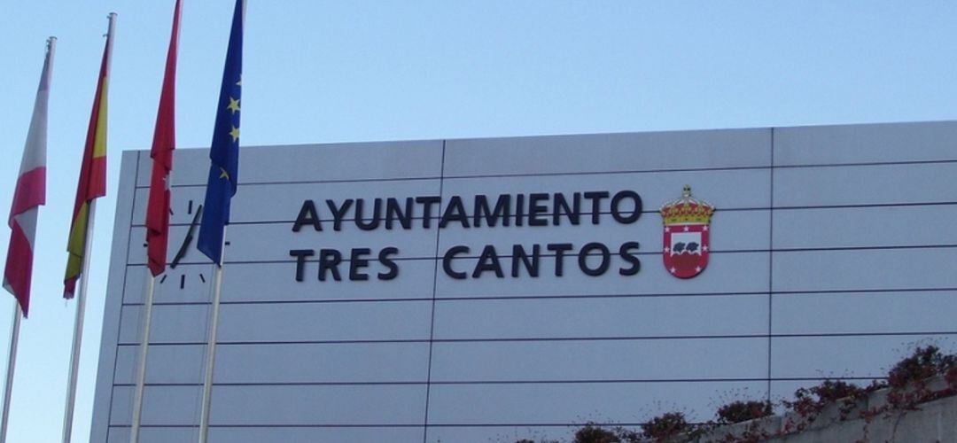 Fachada del edificio consistorial de Tres Cantos