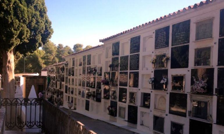 Módulos de nichos en un cementerio.