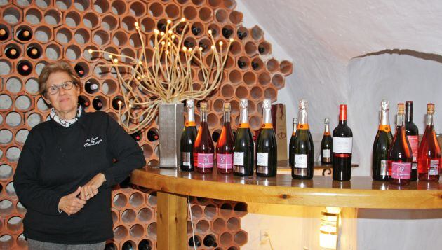 María Sánchez en la bodega de La Casa del Canónigo.