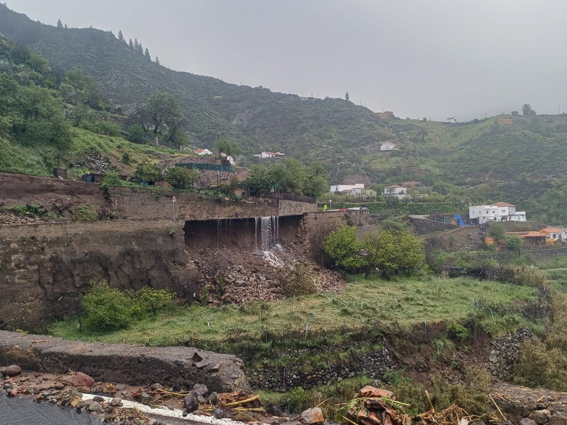 En Gran Canaria, lluvias intensas, presas aliviando y núcleos aislados