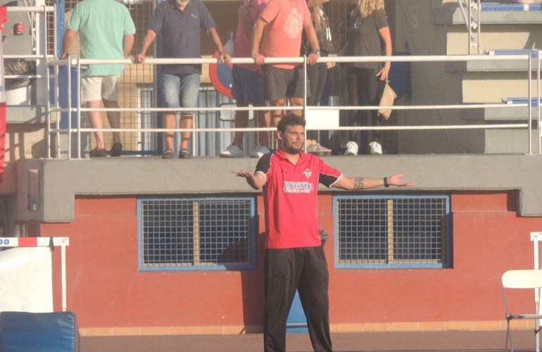 Jorge Garcés, en la banda. 