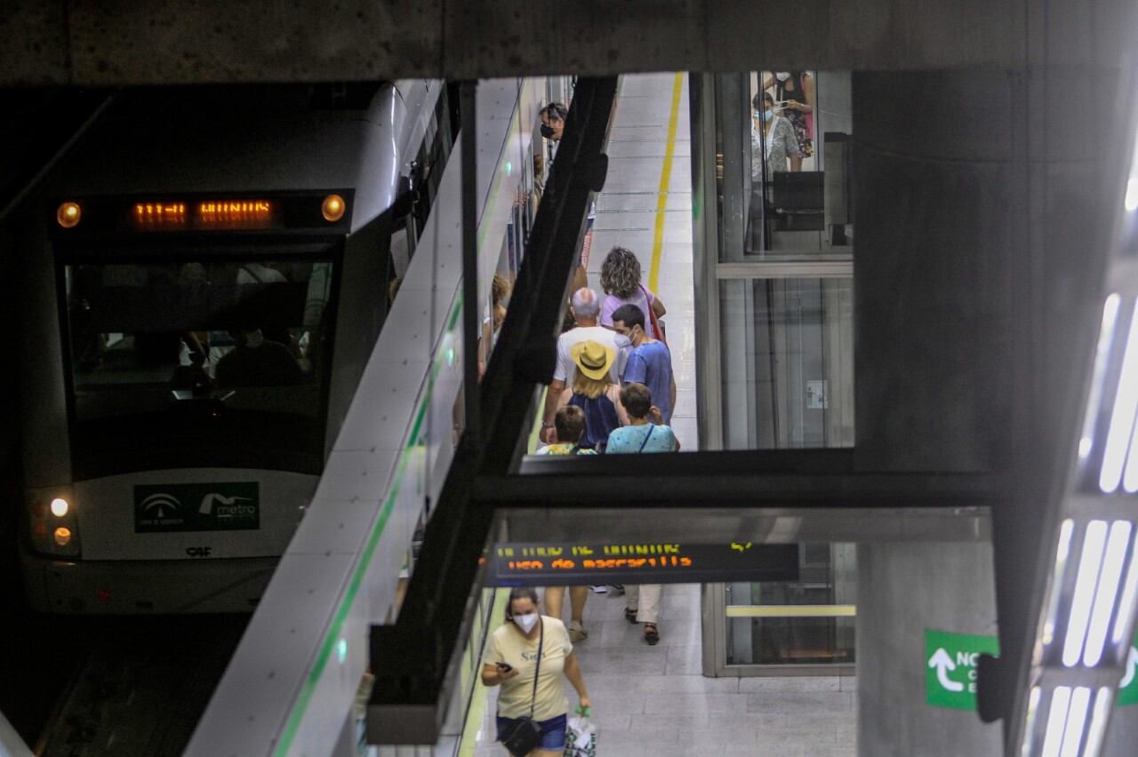 Interior de una estación de Metro de Sevilla