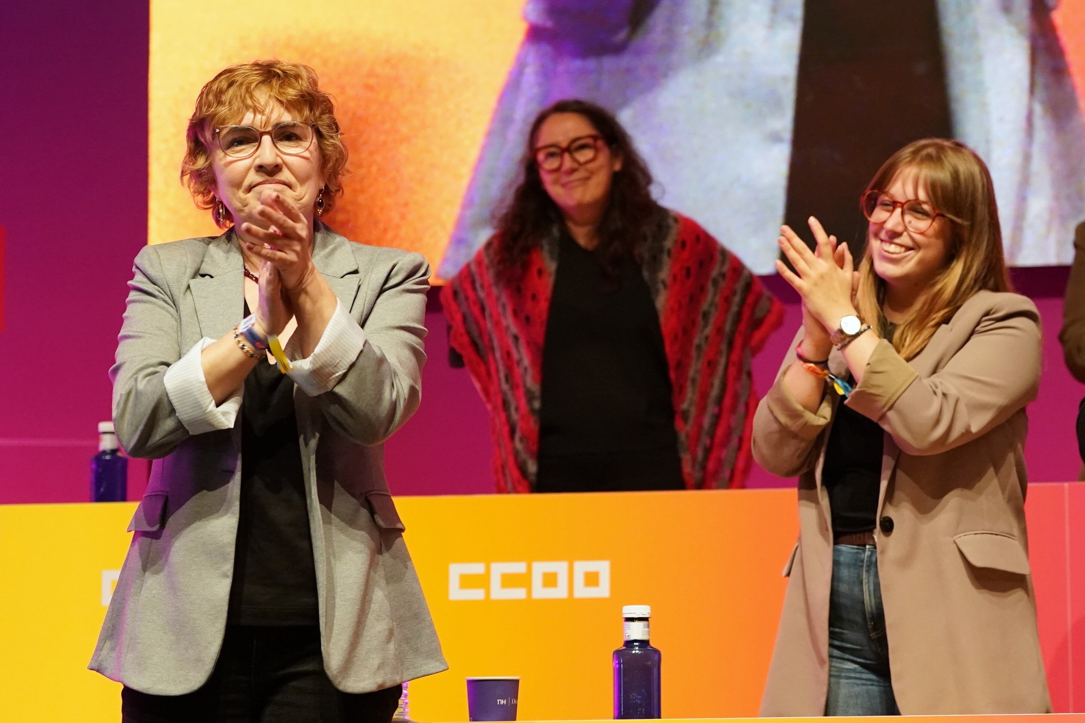 VALLADOLID.15/05/2025.- Ana Fernández de los Muros (izda), tras ser elegida secretaria general de CCOO en Castilla y León, la primera mujer en ocupar este cargo. EFE/Nacho Gallego
