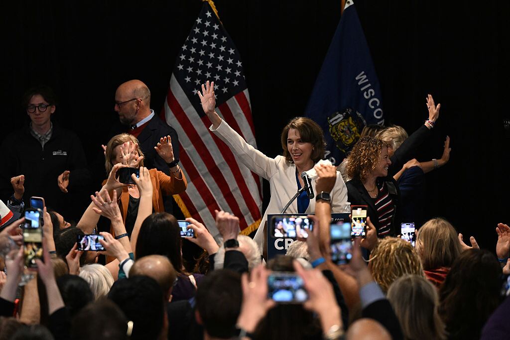 Susan Crawford, la jueza defensora de los derechos reproductivos que ha derrotado a Musk, tras su victoria en la elección para el Tribunal Supremo de EEUU.