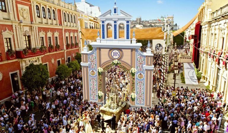 Recreación de cómo quedará la Plaza de San Francisco con las portadas dedicadas a la parroquia de los Dolores del Cerro en su 75 aniversario 