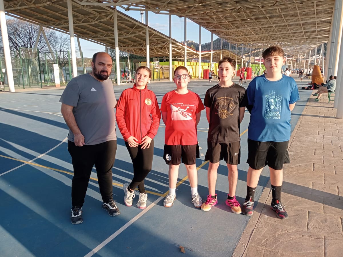 “Seguir mejorando y llegar más lejos”: la ilusión del Handbol Xàtiva