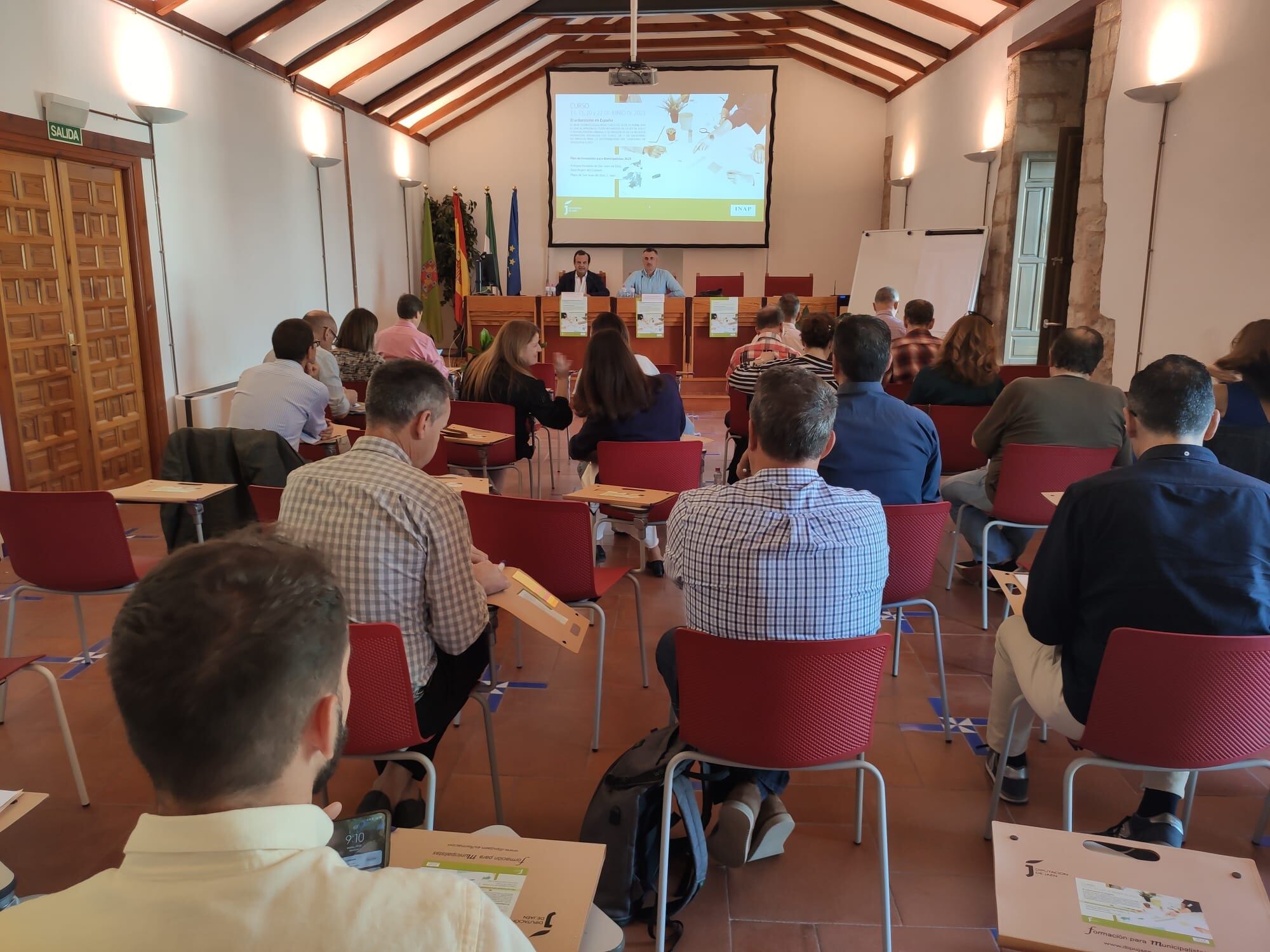 Asistentes a unas jornadas sobre urbanismo en el Antiguo Hospital San Juan de Dios de Jaén