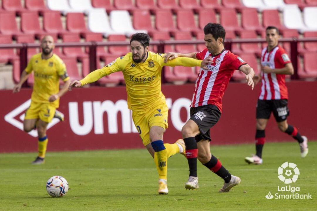 Jugada entre el Alcorcón y el Logroñés