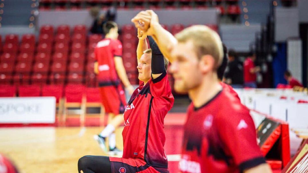 Jugadores de Casademont Zaragoza en un entrenamiento en el pabellón Príncipe Felilpe