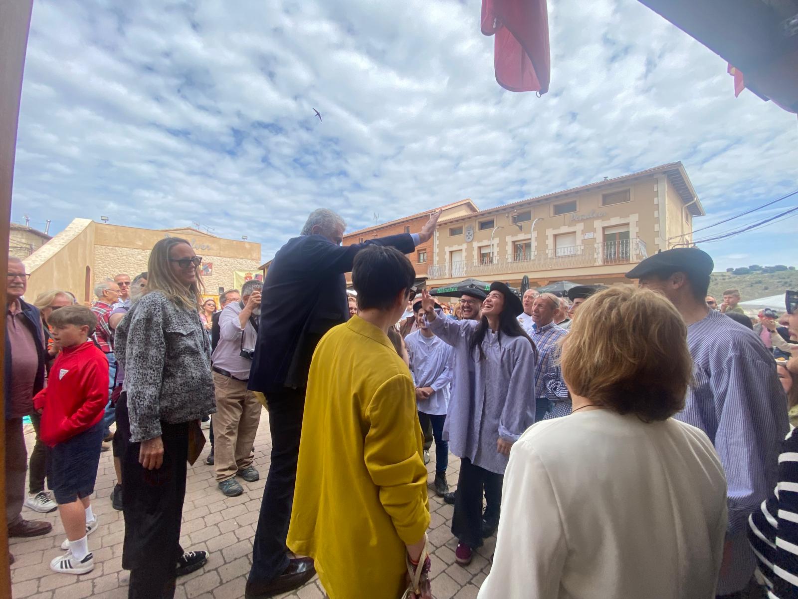 Amaya Valdemoro y Fernando Romay entran en la Plaza de Peñalver