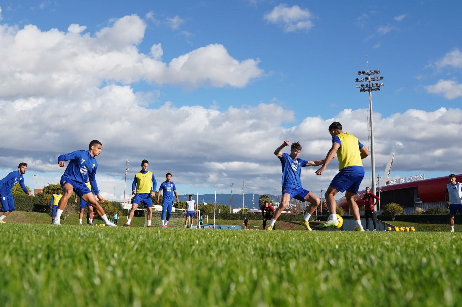 Habrá más movimientos en la plantilla del Almería en los próximos días.