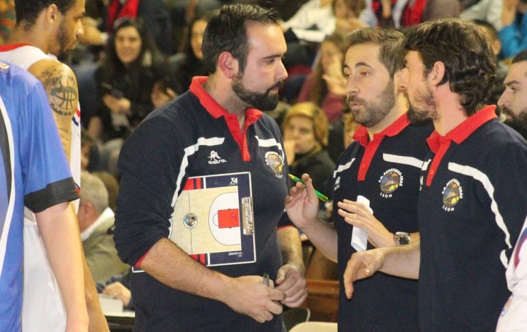 Adrián Álvarez entrenador de Agustinos Eras 