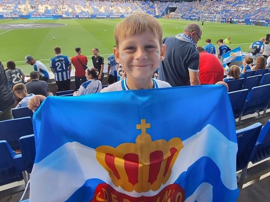 El abuelo del niño que no pudo entrar a Montilivi con su camiseta del Espanyol: "Que me expliquen qué peligro tiene mi nieto para quitarle la camiseta"