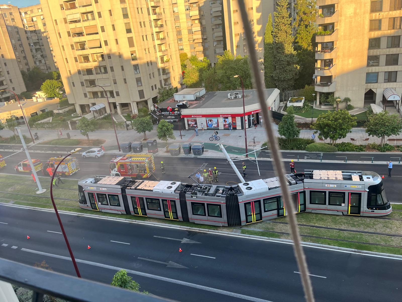 Se ha chocado con la catenaria a primera hora de la mañana