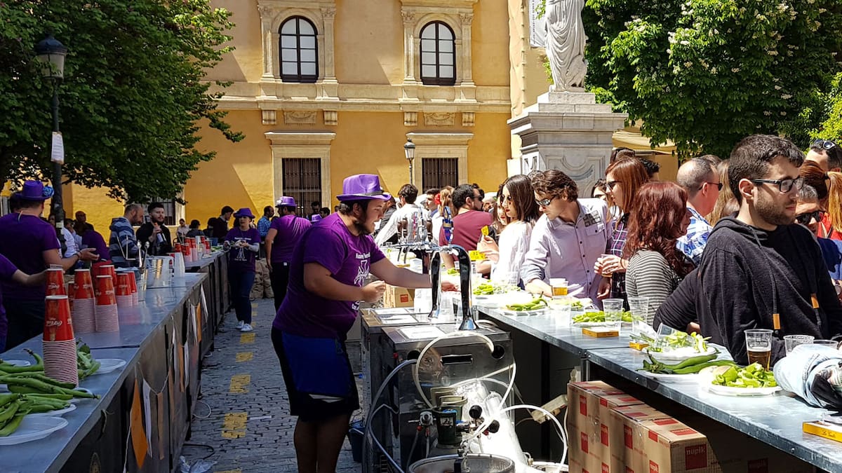 Granada prepara su Semana Santa, Cruces y Corpus como antes de la pandemia