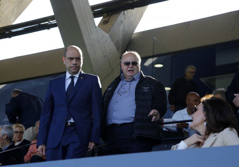 Gabriel Echavarri, Alcalde de Alicante, en el palco del Rico Pérez junto a Juan Carlos Ramírez