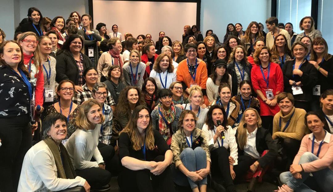 Foto de familia, tras el acto fundacional del colectivo &#039;Mujeres en Gastronomía&#039;.