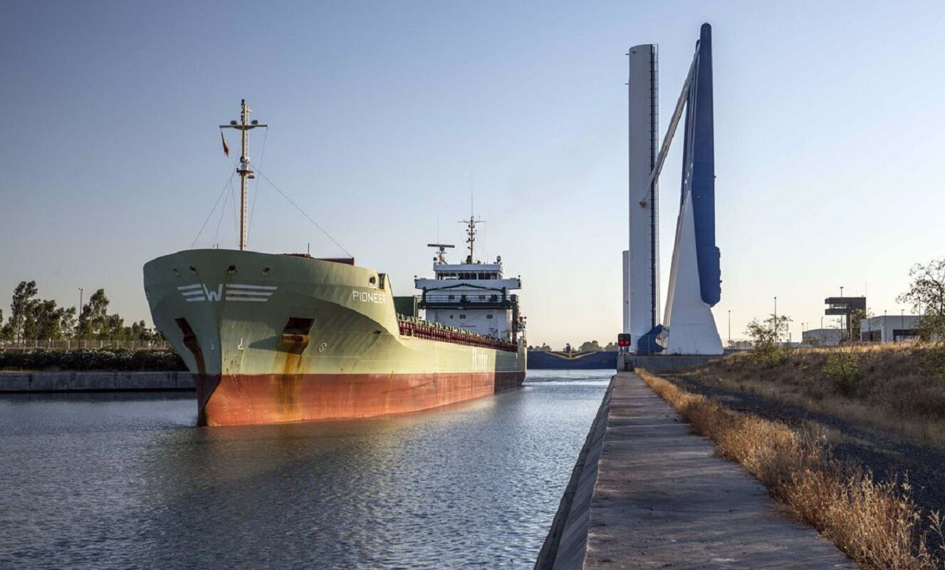 Esclusa 'puerta del Mar' en el Puerto de Sevilla