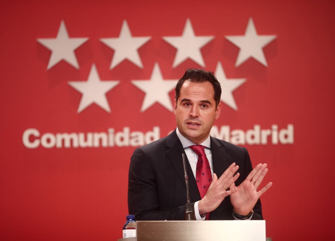 El vicepresidente de la Comunidad de Madrid, Ignacio Aguado, interviene en la rueda de prensa convocada posterior al Consejo de Gobierno.