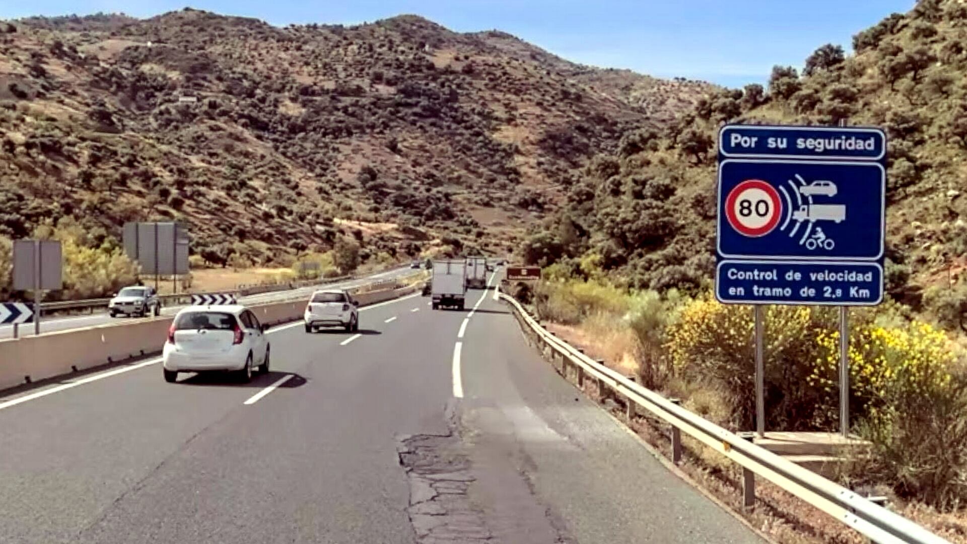 Señal que avisa del radar de tramo situado en la A-45 entre Casabermeja y Málaga