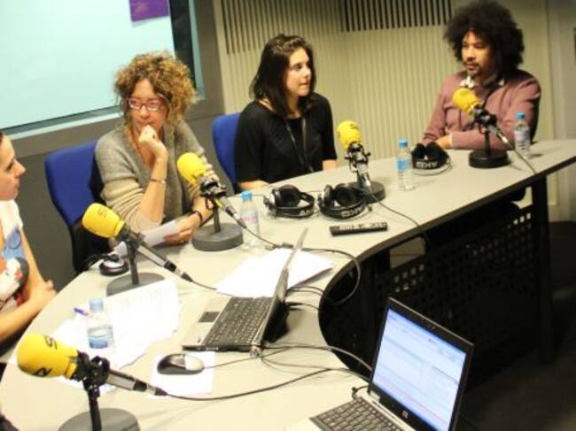 Un momento de Madrid a otro ritmo. De izqda a dcha Luis Guitarra, Elena Jimenez, Olga Román, Carolina Fdez e Ivan Raymores (Carol and the Clovers)