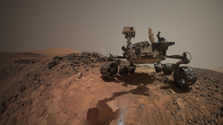 Composición del selfie del robot &#039;Curiosity&#039;, que sigue su periplo por Marte. 