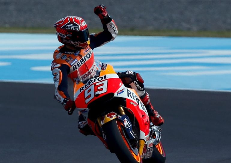 Honda MotoGP rider Marc Marquez of Spain celebrates his pole position after the qualifying session at Argentina&#039;s MotoGP Grand Prix at the Termas de Rio Hondo International circuit in Termas de Rio Hondo, April 18, 2015.  REUTERS/Marcos Brindicci