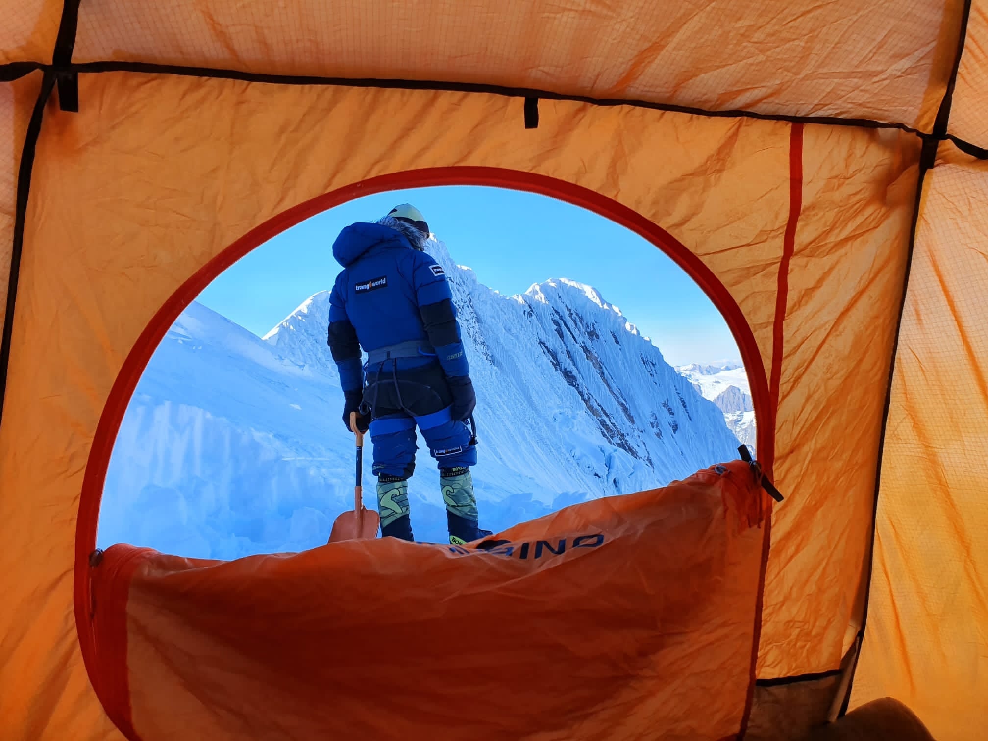 Vista de la cresta final de ascenso al Manaslu desde el campamento