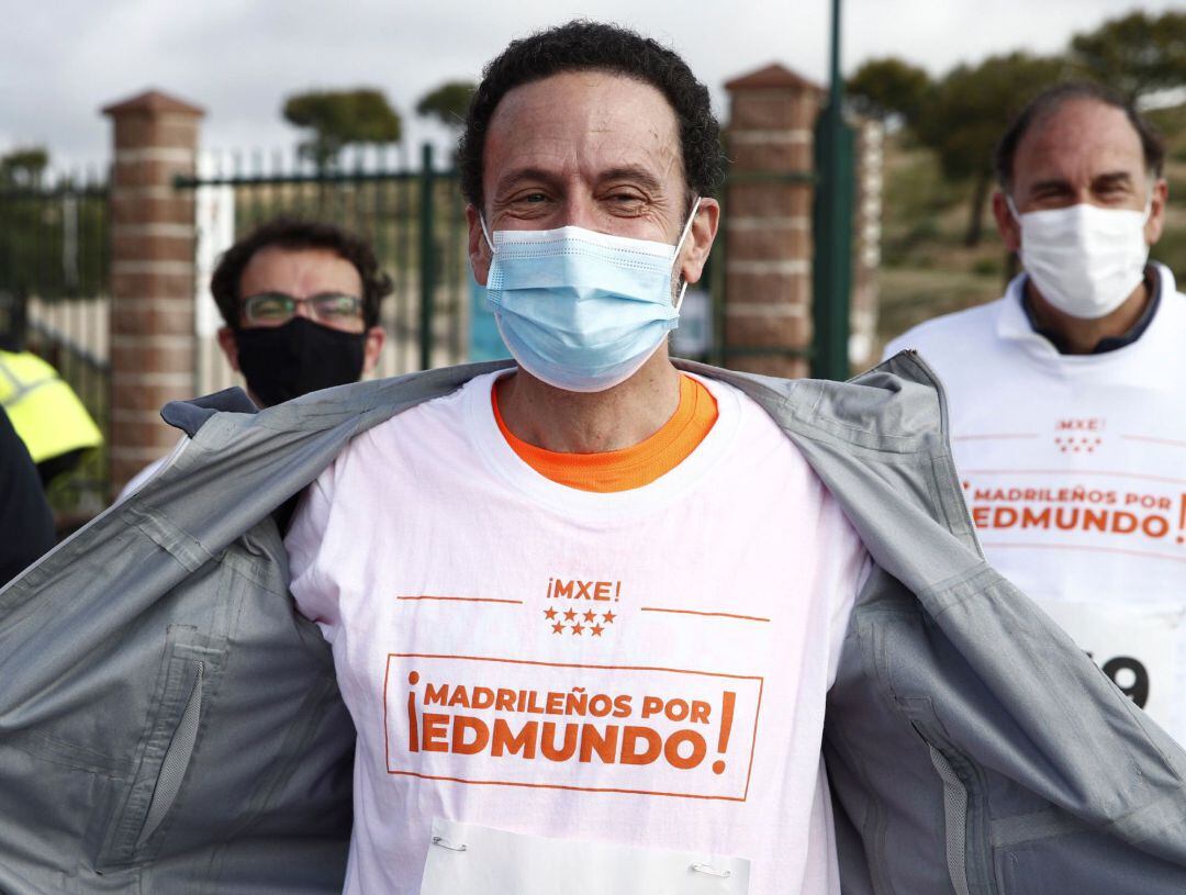 El candidato de Ciudadanos a la Comunidad de Madrid, Edmundo Bal, tras participar este domingo en la X carrera popular de Hortaleza