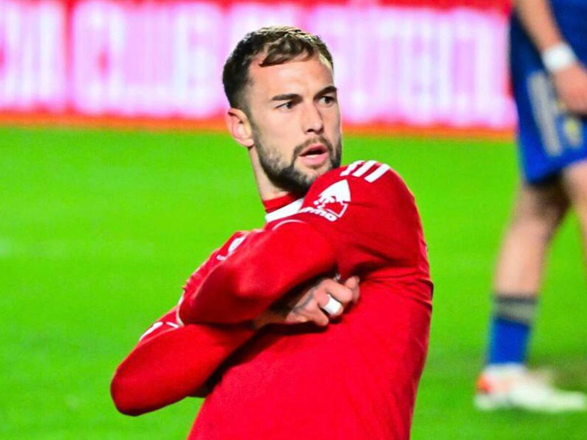 El Real Murcia se agarra al último minuto ante el colista (1-0)