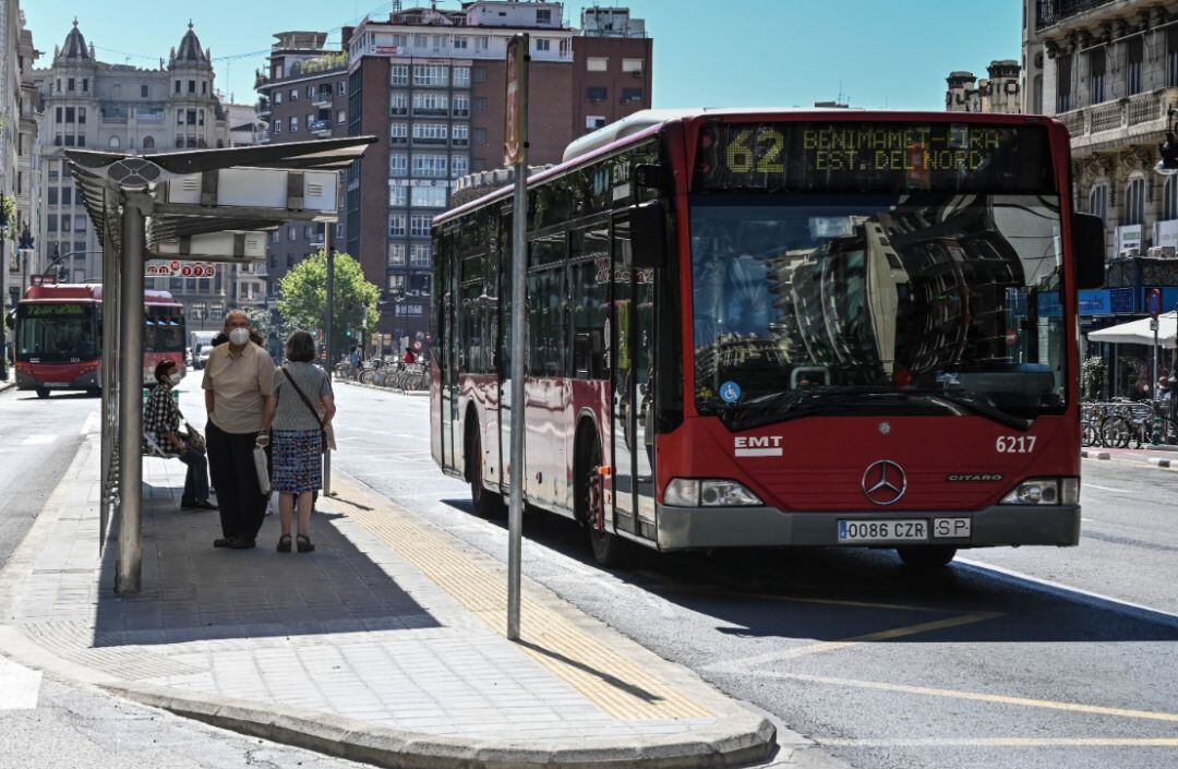 La EMT de València decidió aplazar la decisión sobre el preacuerdo del convenio hasta septiembre