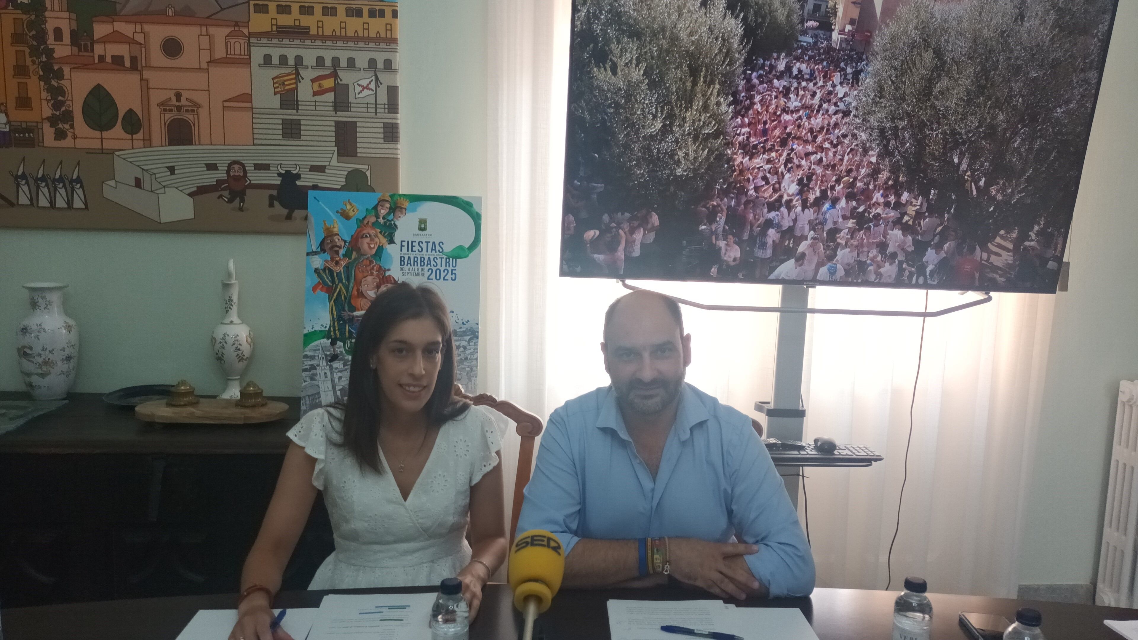 Lorena Espiérrez y Fernando Torres han presentado el programa de las fiestas de Barbastro